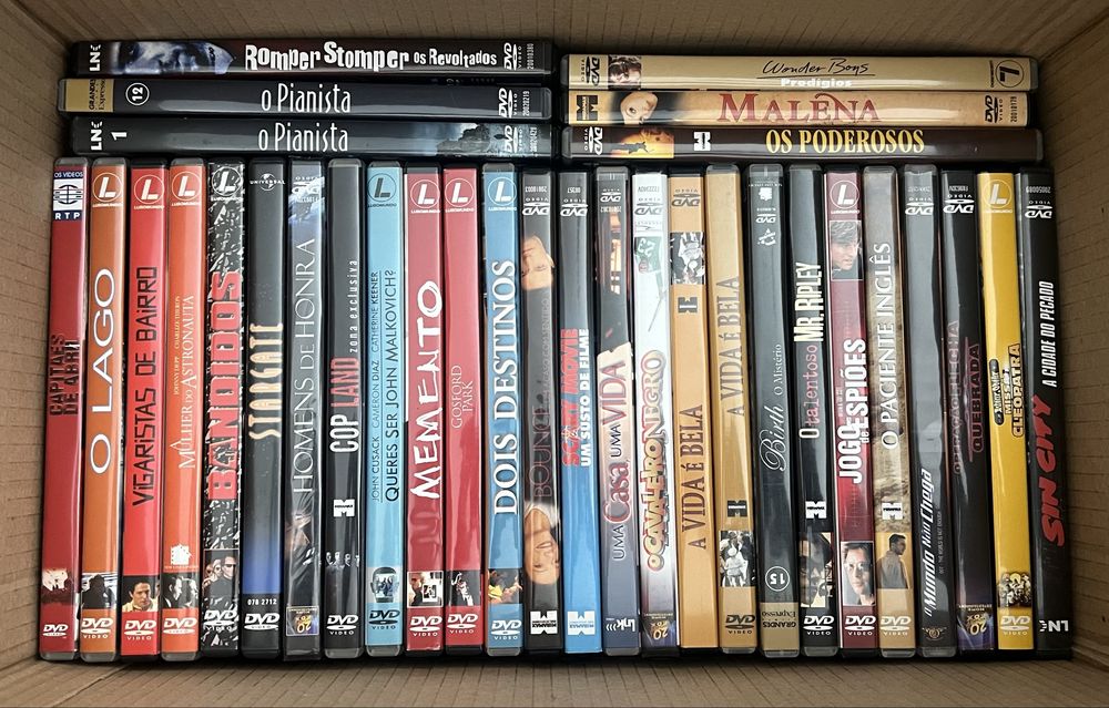 Vendo 44 DVD’s (Filmes com caixas originais)
