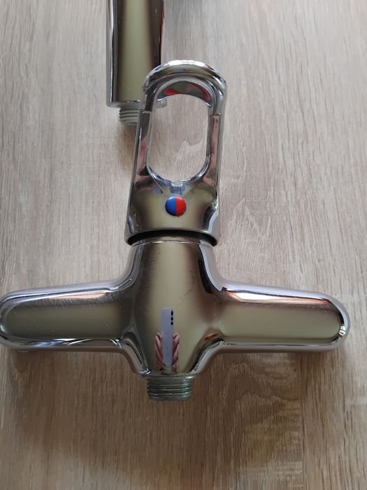 Komplet prysznicowy.Nowy wąż.Bateria ścienna.Kolor srebrny.