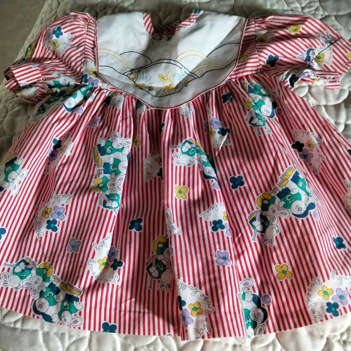Vários vestidos bebé