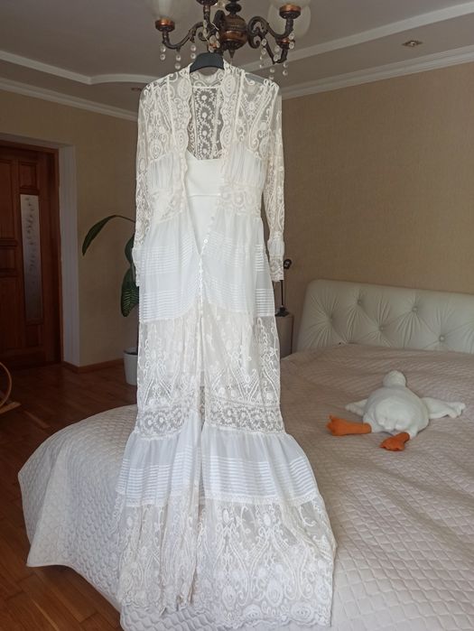 Плаття молочне. )