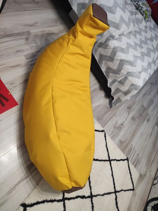 Pufa w kształcie banana