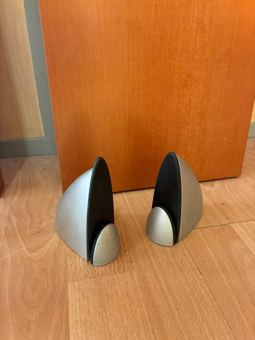 conjunto de 2 (duas) prateleiras flutuantes, em madeira maciça