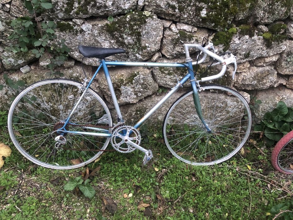 Bicicletas de corrida que presicam de restauração