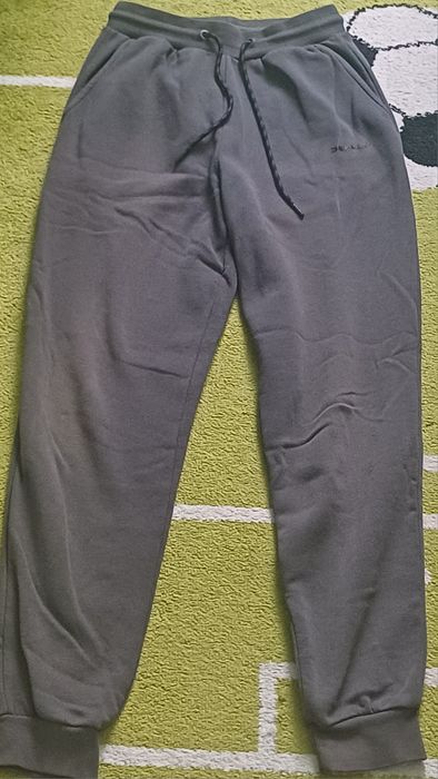 Spodnie dresowe dla chłopca Primark szare rozmiar około 170 +gratis