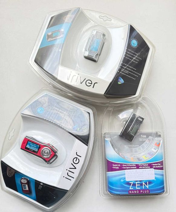 Новий запаяний MP3 плеєр iRiver T30 512MB сріблястий на AAA батарейках