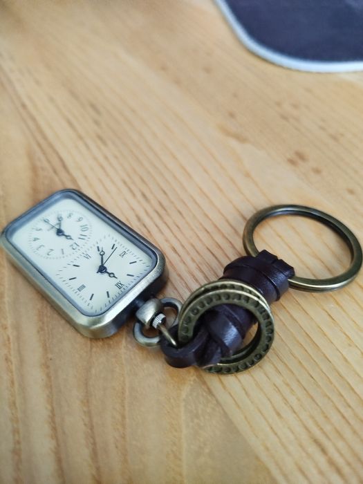 Часы под винтаж карманные ,часы брелок .