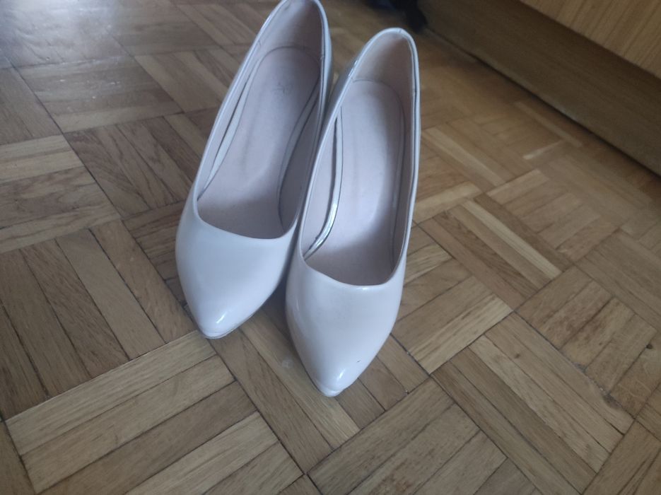 Buty, szpilki beżowe, rozmiar 38
