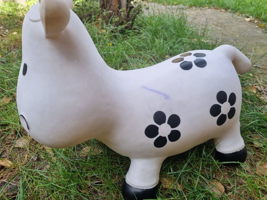 Krowa zabawka do skakania