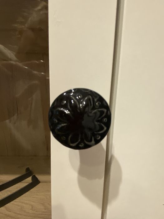 Witryna Forte ELARA z ozdobnymi gałkami