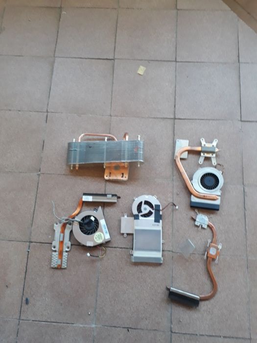 Кулер вентилятор з радіаториом для ноутбука.