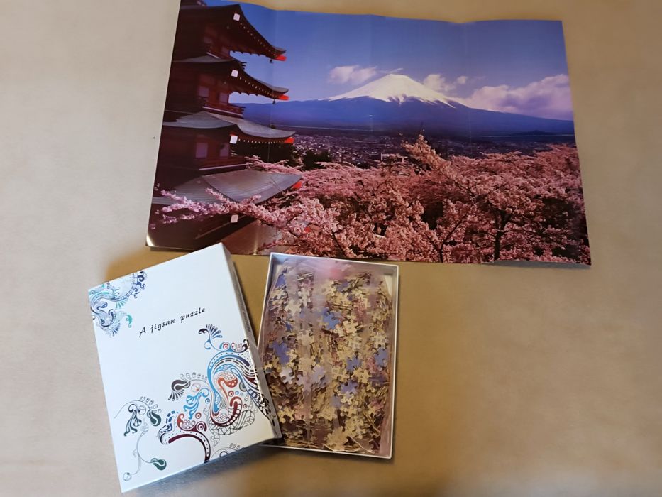 Puzzle 1000 kawałków.