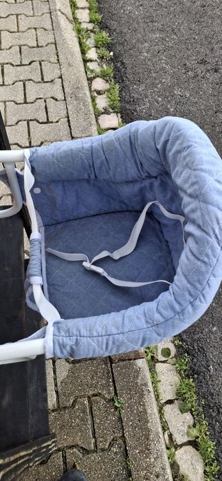 Cadeirinha de refeição portatil de encaixe.