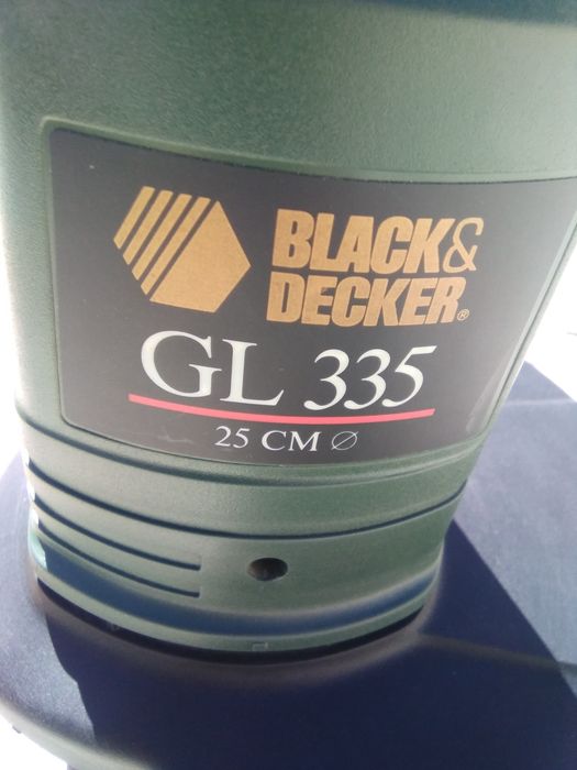 Aparador de relva Black e Decker
