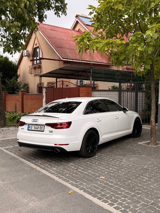 AUDI A4B9 2016.