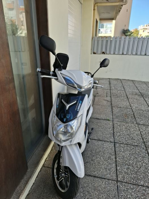 Scooter elétrica Voltrish Lisbon.