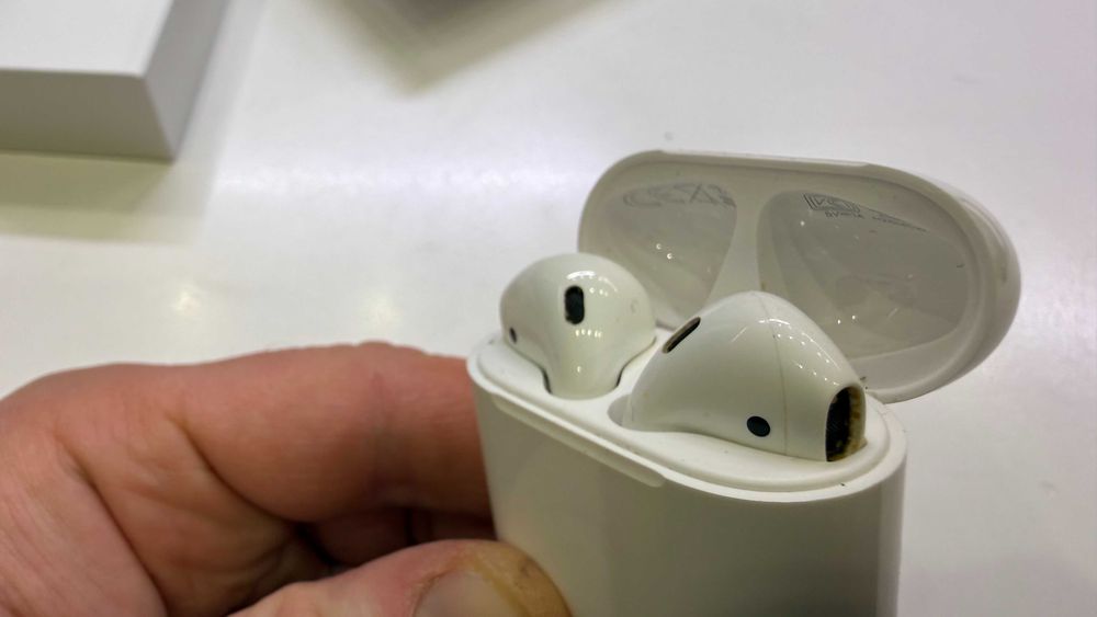 Apple Airpods 2 z etui