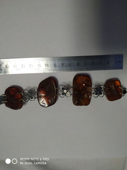 Вироби з натурального бурштину.