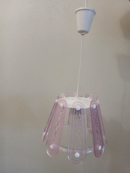 Продам нові люстри