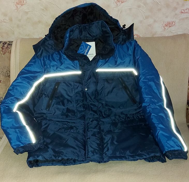 Куртка зимняя для работы или на каждый день.