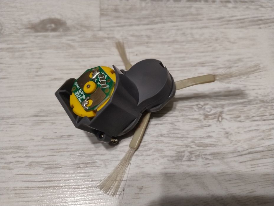 Moduł szczotki bocznej ze szczotką Irobot Roomba i3,i5.i7,e5,j5