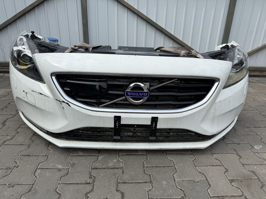 VOLVO V40 II Przód Zderzak przedni chłodnice radar xenon