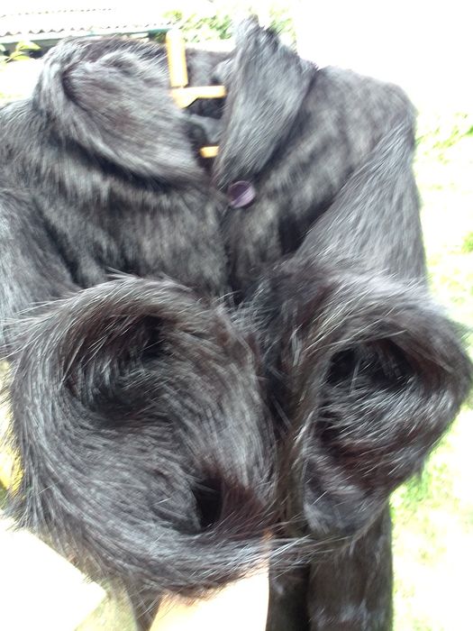 Продам шубу з нутрії