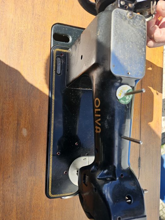 Maquina de custura oliva