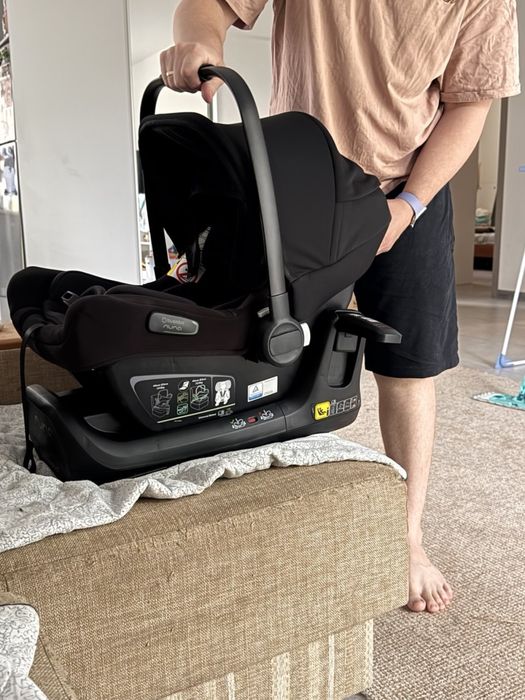 Bugaboo Turtle Air автокрісло з базою Isofix та адаптерами на візочок