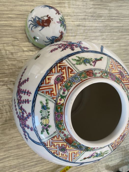 Porcelain Jar with Lid64751159995139124