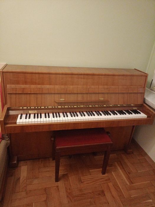 Pianino Legnica z regulowanym siedziskiem