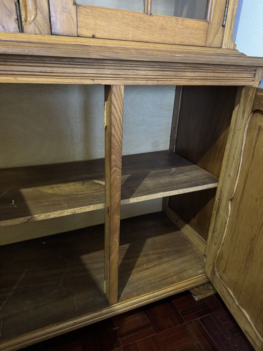 Móvel de loiça de madeira