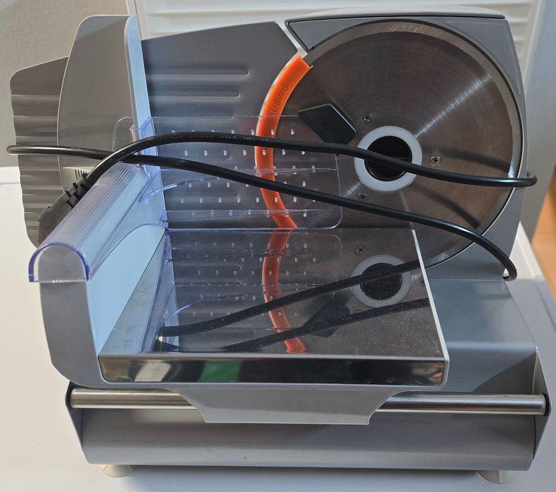 Krajalnica SEVERIN AS 3915, 2 noże - jak nowa, nie używana.