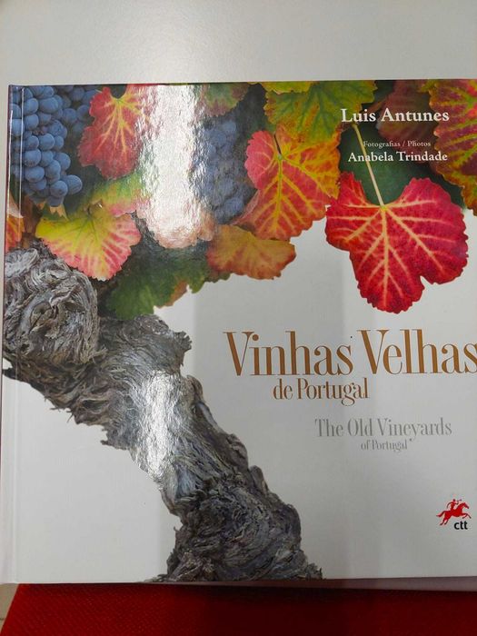 Livro "Vinhas Velhas de Portugal" CTT (The Old Vineyards of Portugal)