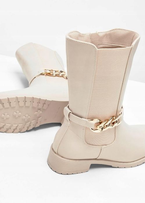 B.P.C krótkie kozaki beżowe ze złotym łańcuchem r.42