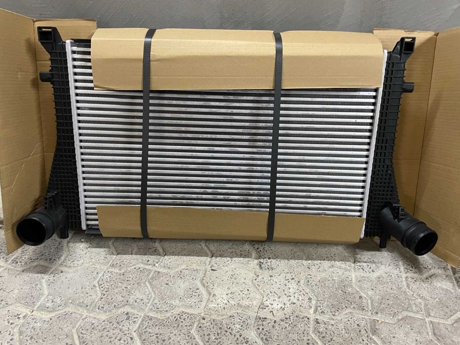 Радіатор інтеркулера Volkswagen Tiguan Audi Skoda