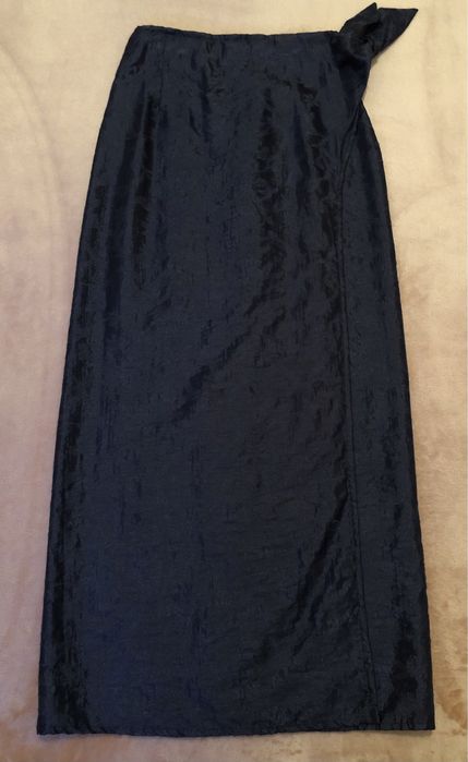 Saia comprida, bordada, azul escura, da Massimo Dutti