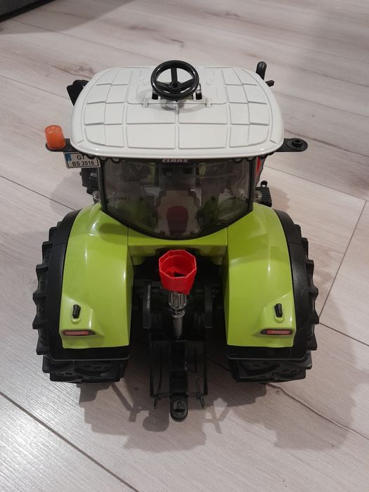 Bruder ciągnik traktor Claas Axion 950