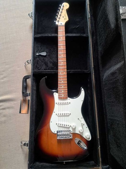 Gitara elektryczna Fender Standard Stratocaster, futerał Rocktile NOWE