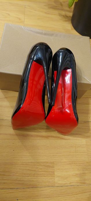 Czarne wysokie szpilki