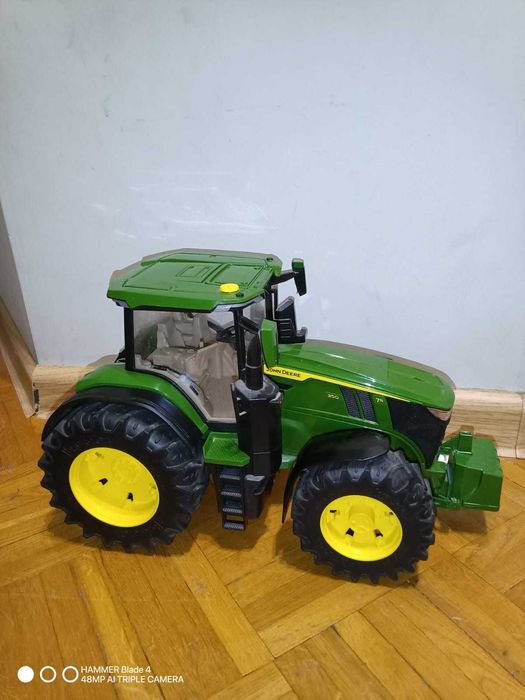 Sprzedam zabawkę brude John Deere 7R