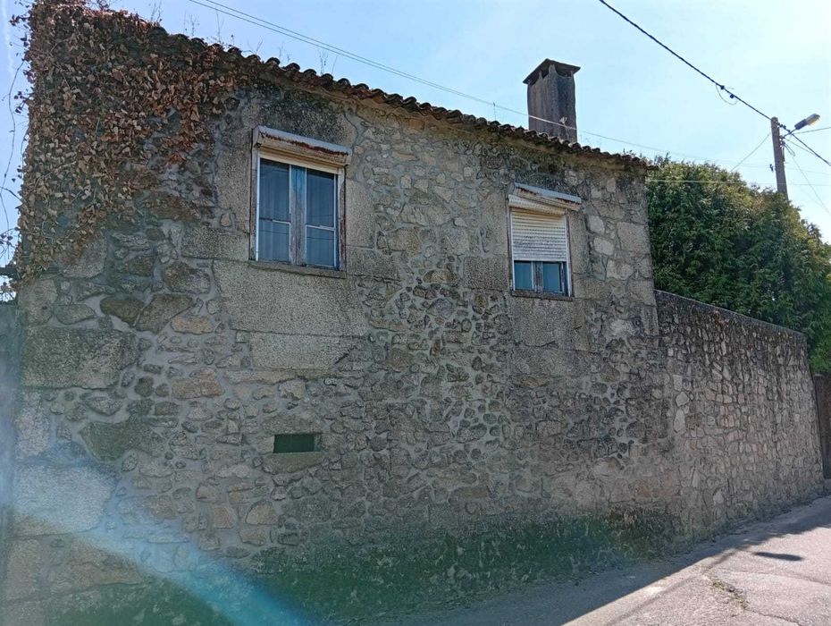 Terreno 2.808 m² com 2 construções – Beiriz