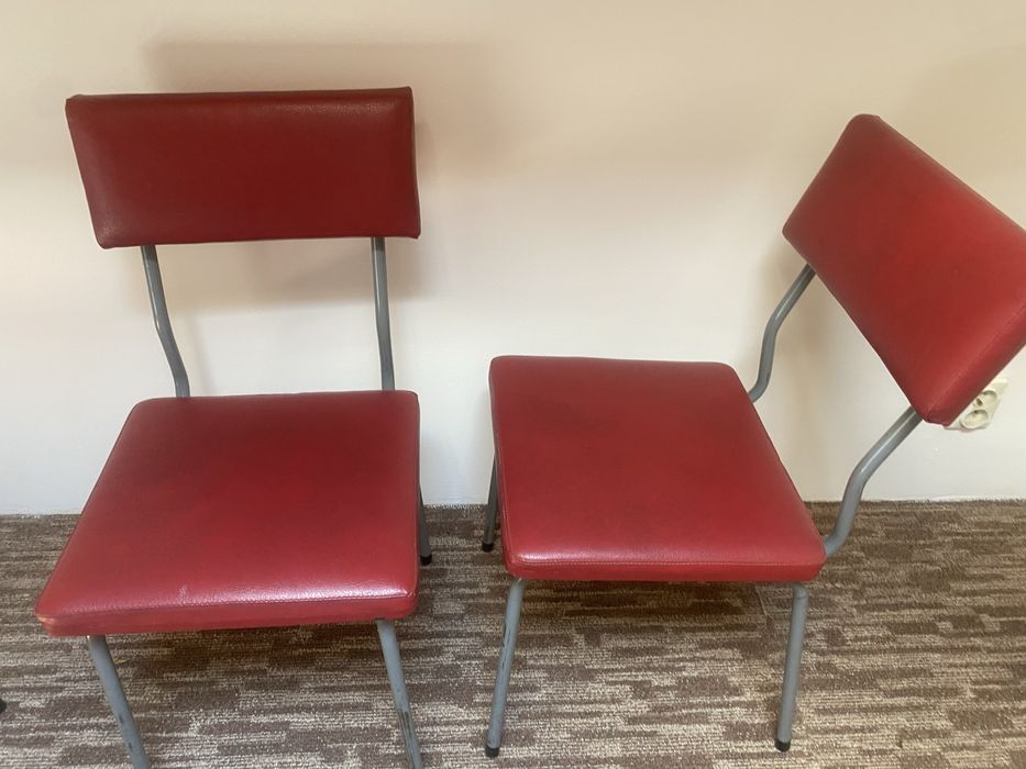 Krzesła czerwone