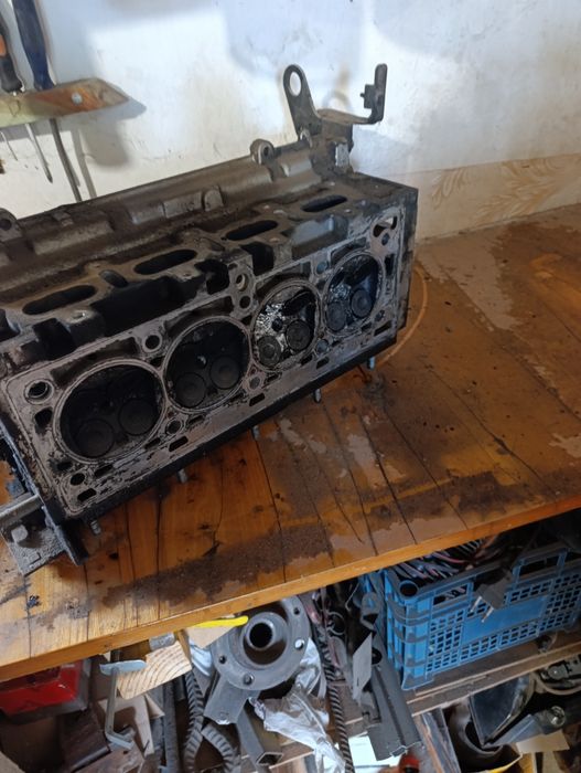 Мотор Сценік 2 під реставрацію