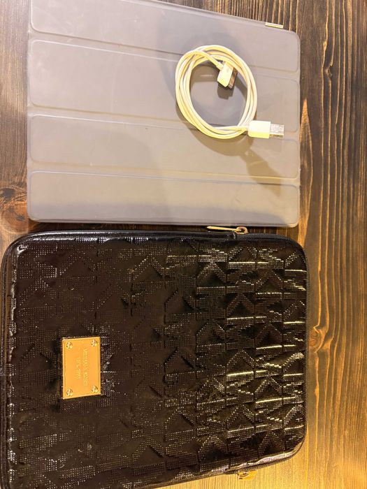 iPad 4. generacji 32GB - idealny stan, etui Michael Kors + akcesoria
