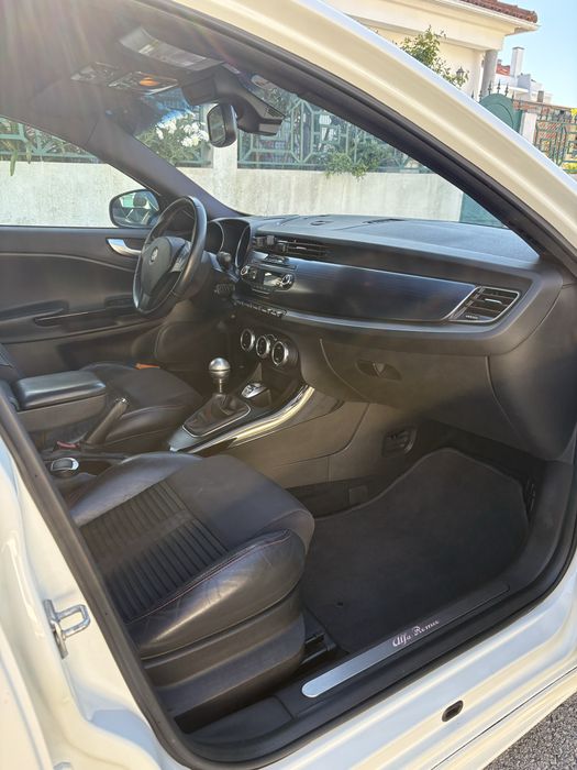 Alfa Romeo Giulietta 1.6 (pack quadrifoglio verde)