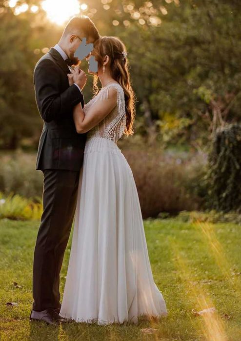 Suknia ślubna z trenem boho frędzle