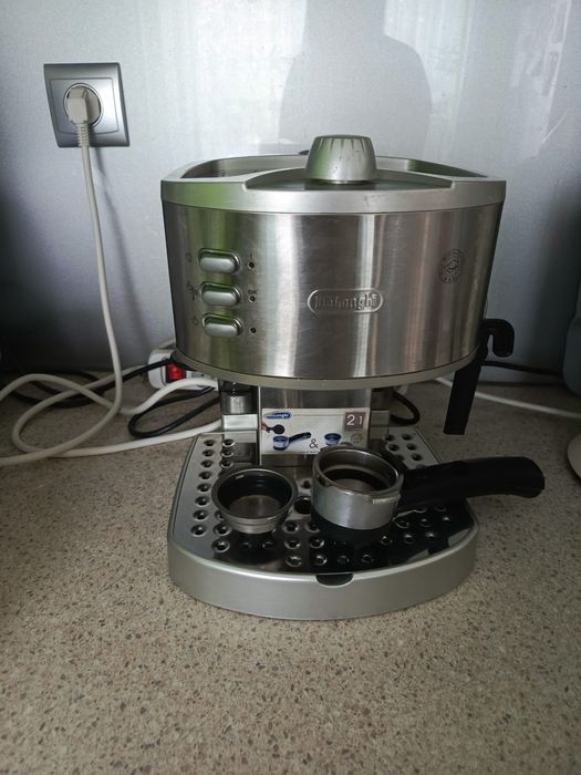 Ekspres do kawy kolbowy DeLonghi