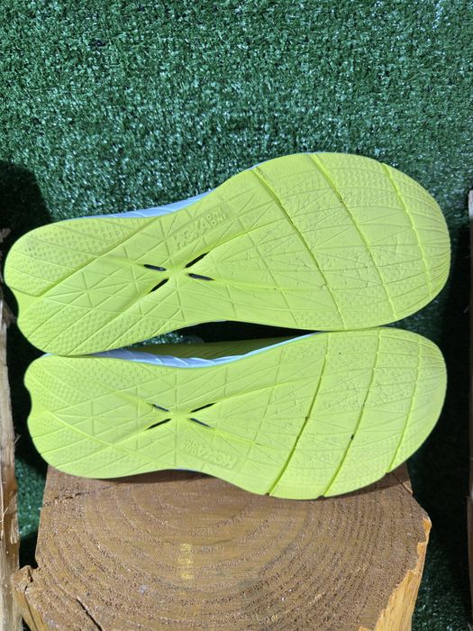 Hoka Carbon X.