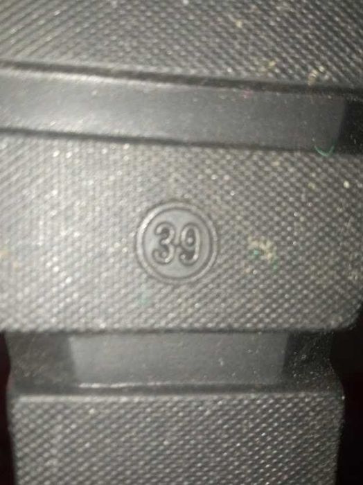 Сапоги кожаные, чобітки шкіряні.