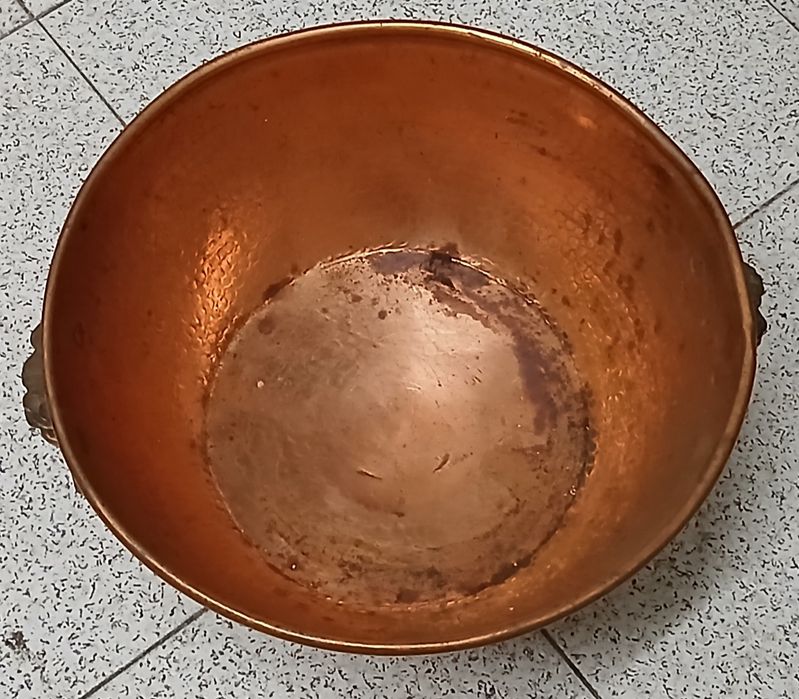 Vaso em cobre martelado